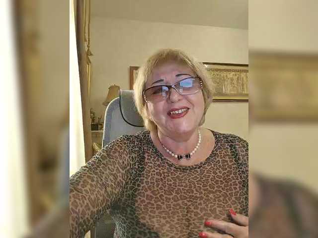 KarinkaSweet's BongaCams show and profile