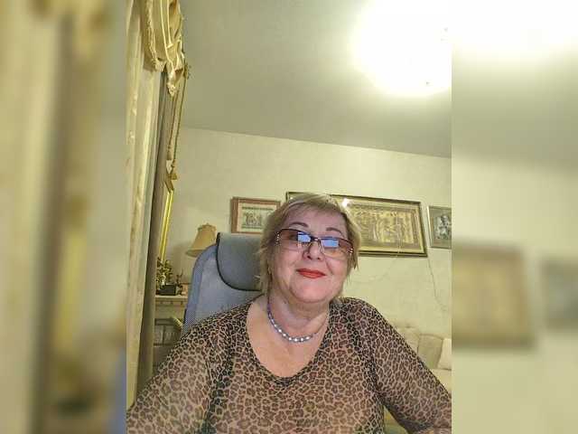 KarinkaSweet's BongaCams show and profile