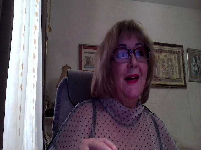 KarinkaSweet's BongaCams show and profile