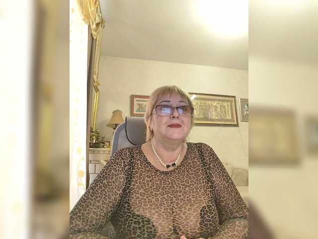 KarinkaSweet's BongaCams show and profile