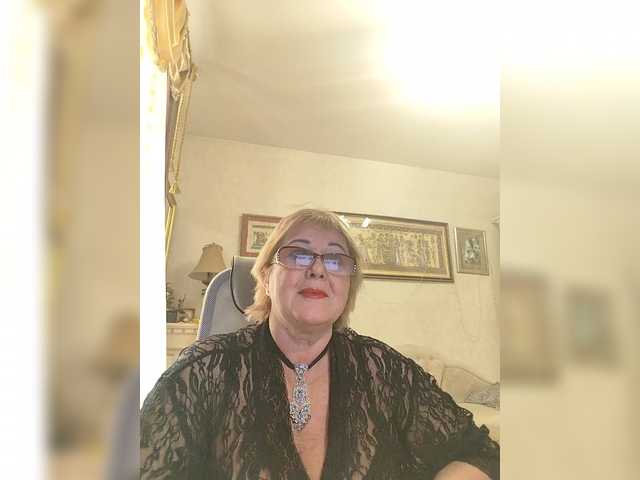 KarinkaSweet's BongaCams show and profile