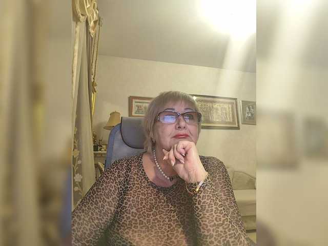 KarinkaSweet's BongaCams show and profile