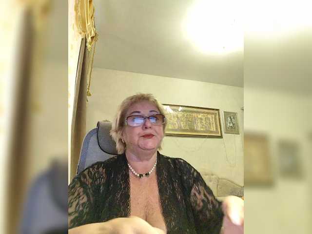 KarinkaSweet's BongaCams show and profile