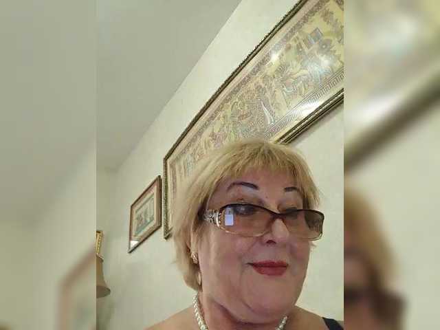 KarinkaSweet's BongaCams show and profile