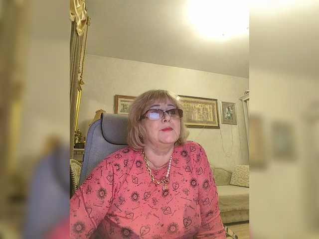 KarinkaSweet's BongaCams show and profile