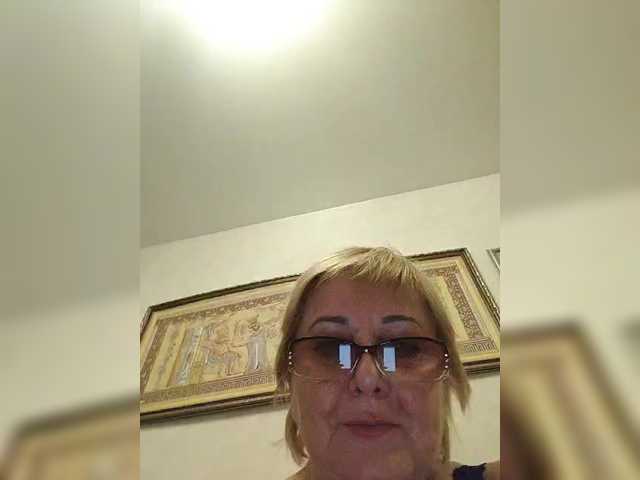 KarinkaSweet's BongaCams show and profile