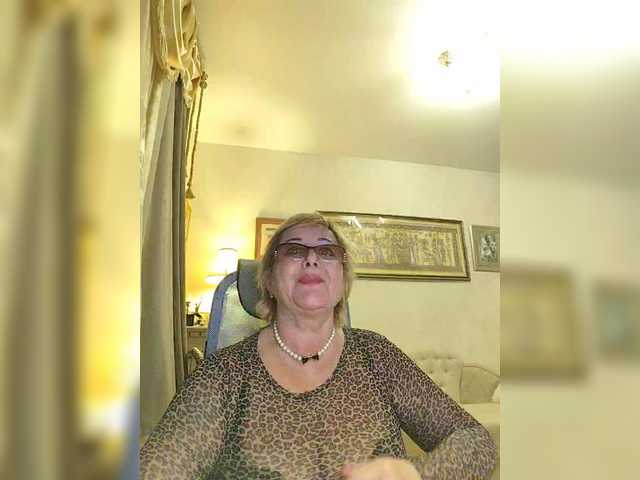 KarinkaSweet's BongaCams show and profile