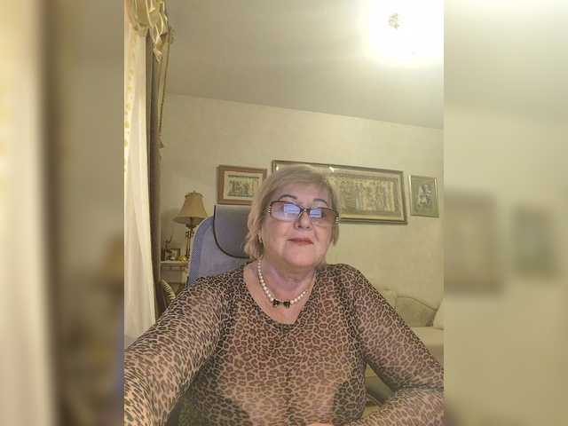 KarinkaSweet's BongaCams show and profile