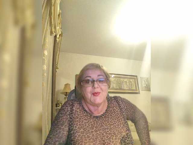 KarinkaSweet's BongaCams show and profile