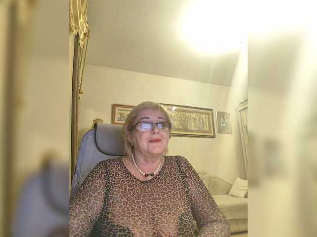 KarinkaSweet's BongaCams show and profile