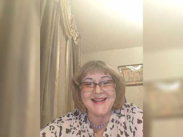 KarinkaSweet's BongaCams show and profile