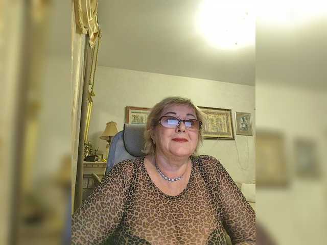 KarinkaSweet's BongaCams show and profile