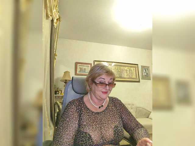 KarinkaSweet's BongaCams show and profile