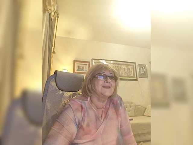 KarinkaSweet's BongaCams show and profile