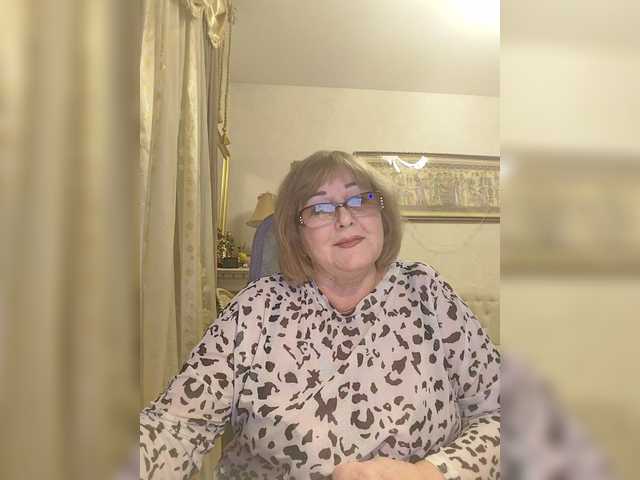 KarinkaSweet's BongaCams show and profile