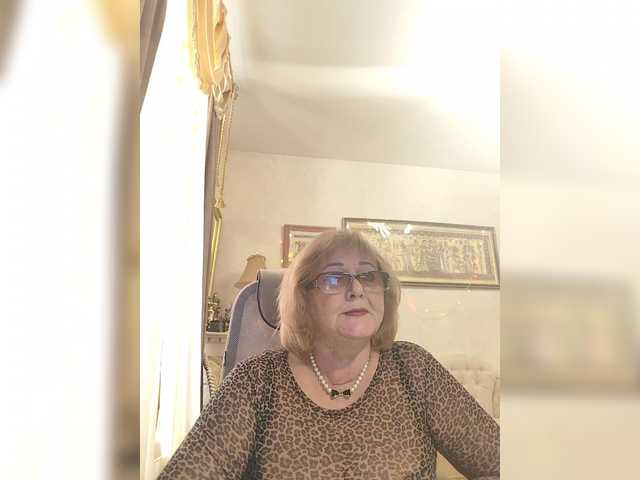 KarinkaSweet's BongaCams show and profile