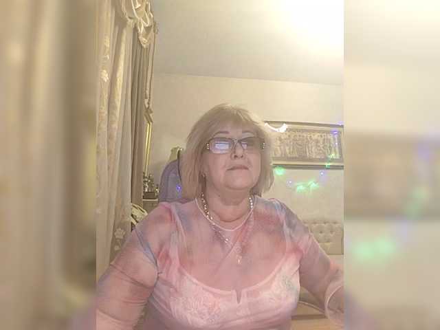 KarinkaSweet's BongaCams show and profile