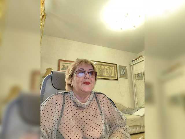 KarinkaSweet's BongaCams show and profile