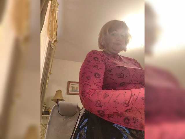 KarinkaSweet's BongaCams show and profile