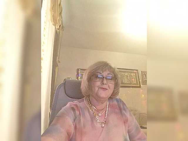 KarinkaSweet's BongaCams show and profile