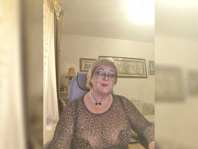 KarinkaSweet's BongaCams show and profile