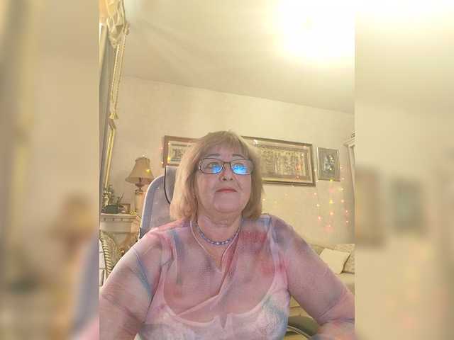 KarinkaSweet's BongaCams show and profile