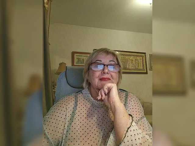 KarinkaSweet's BongaCams show and profile