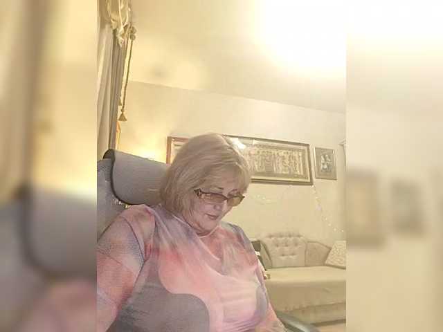 KarinkaSweet's BongaCams show and profile