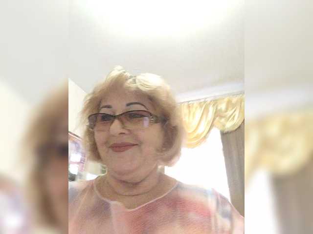 KarinkaSweet's BongaCams show and profile