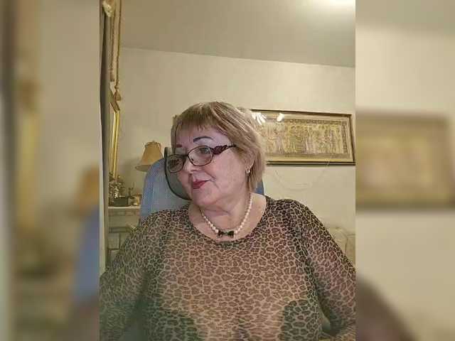 KarinkaSweet's BongaCams show and profile