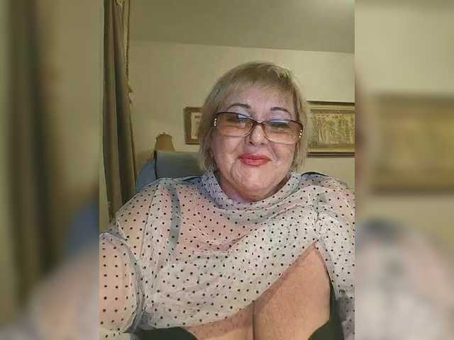 KarinkaSweet's BongaCams show and profile