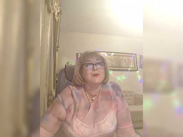 KarinkaSweet's BongaCams show and profile