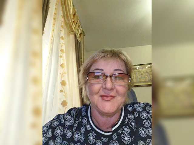 KarinkaSweet's BongaCams show and profile