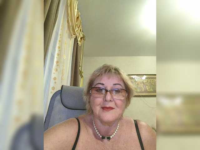 KarinkaSweet's BongaCams show and profile
