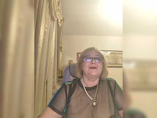 KarinkaSweet's BongaCams show and profile