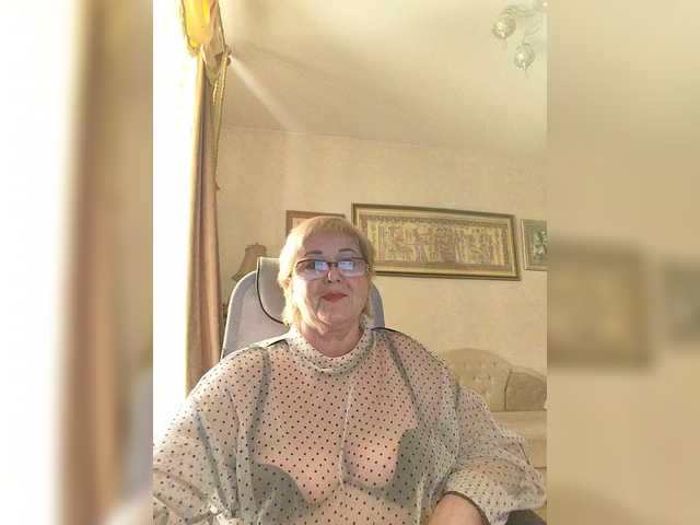 KarinkaSweet's BongaCams show and profile