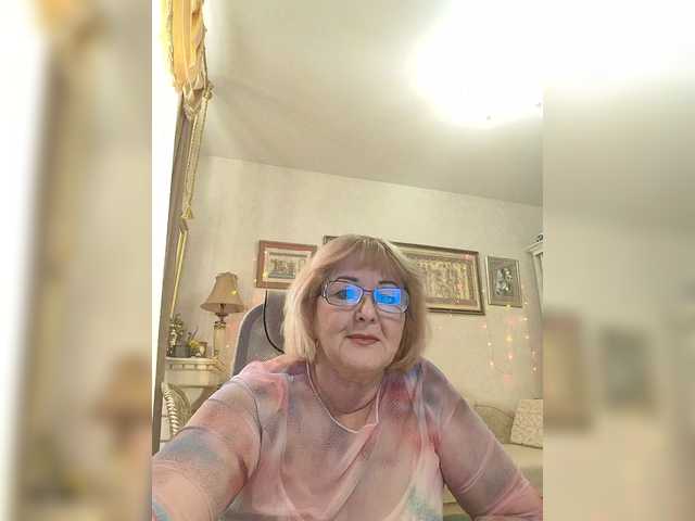 KarinkaSweet's BongaCams show and profile