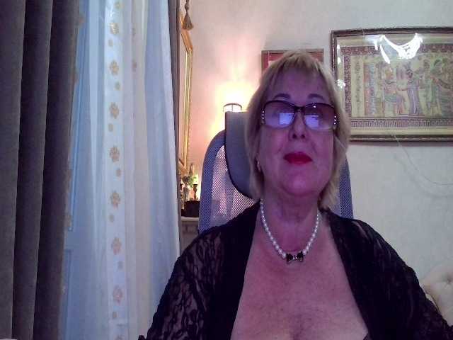 KarinkaSweet's BongaCams show and profile