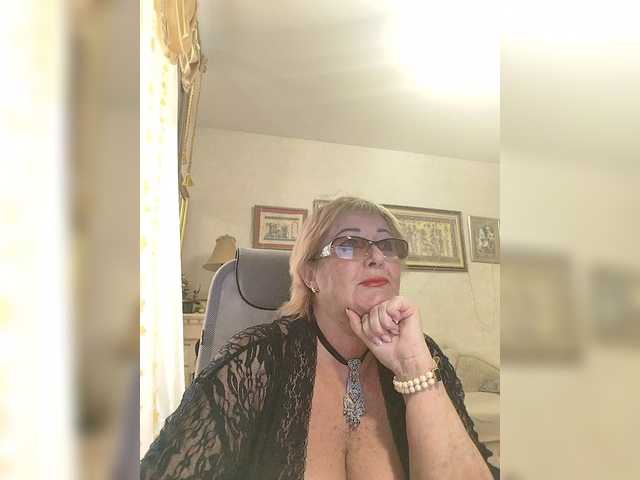 KarinkaSweet's BongaCams show and profile