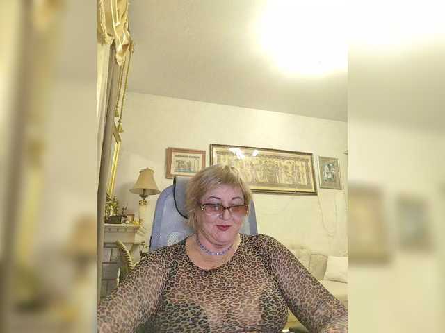 KarinkaSweet's BongaCams show and profile