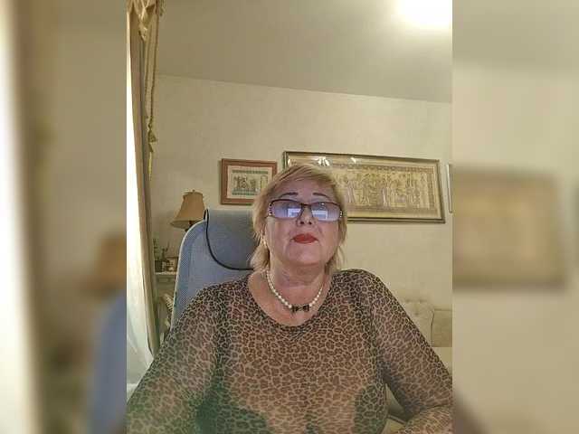 KarinkaSweet's BongaCams show and profile