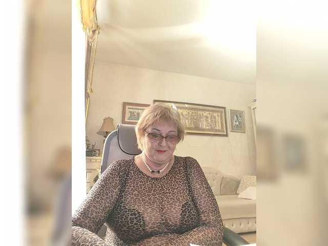 KarinkaSweet's BongaCams show and profile