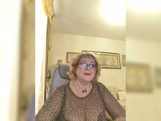 KarinkaSweet's BongaCams show and profile