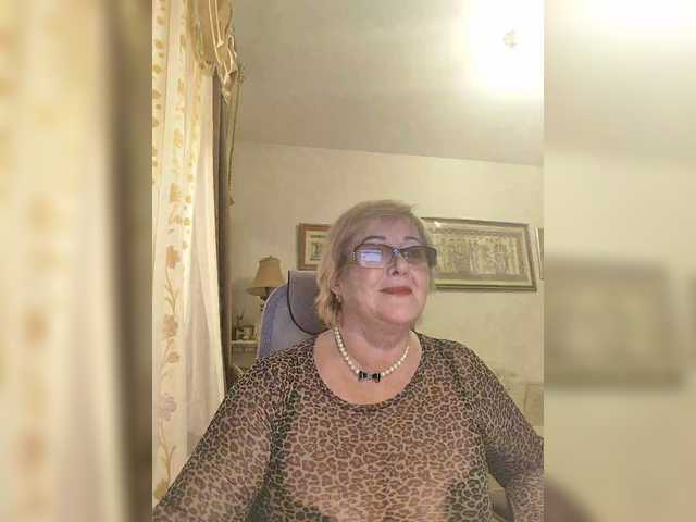 KarinkaSweet's BongaCams show and profile