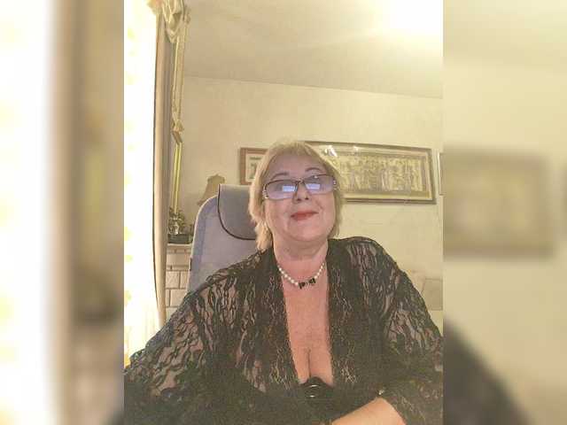 KarinkaSweet's BongaCams show and profile