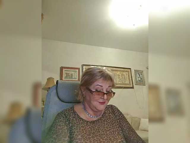 KarinkaSweet's BongaCams show and profile