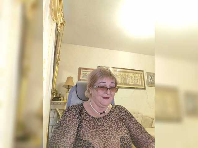 KarinkaSweet's BongaCams show and profile