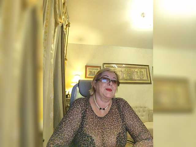 KarinkaSweet's BongaCams show and profile