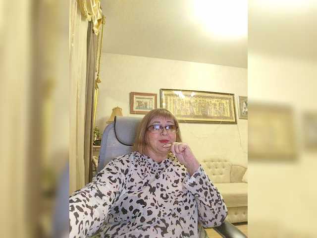 KarinkaSweet's BongaCams show and profile