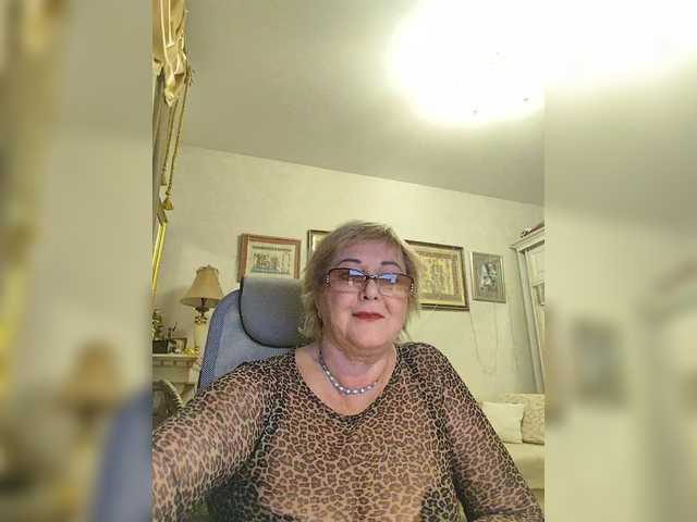 KarinkaSweet's BongaCams show and profile